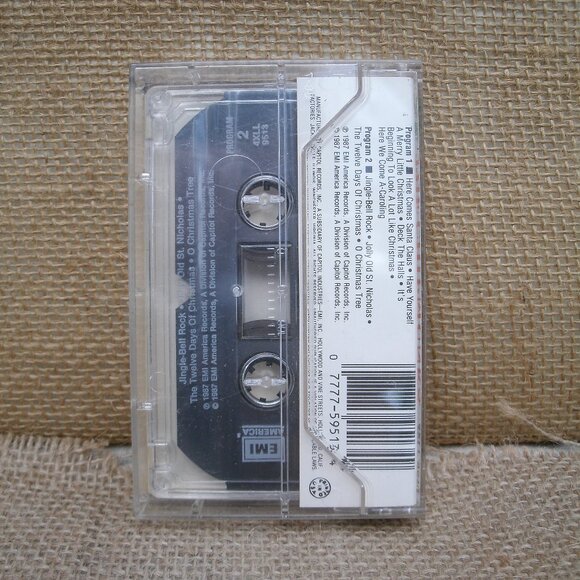 Christmas With the Chipmunks Cassette Tape - Picture 2 of 12